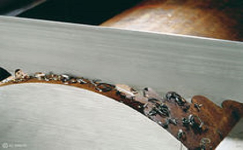 静海带锯床线速度设定过高，为什么会导致带锯条齿尖发热加速锯条的磨损？